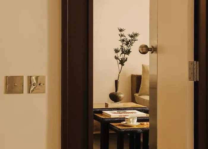 Pied A Terre Tuileries Paris