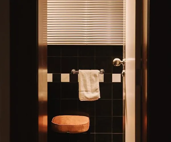 Pied A Terre Tuileries Apartment *