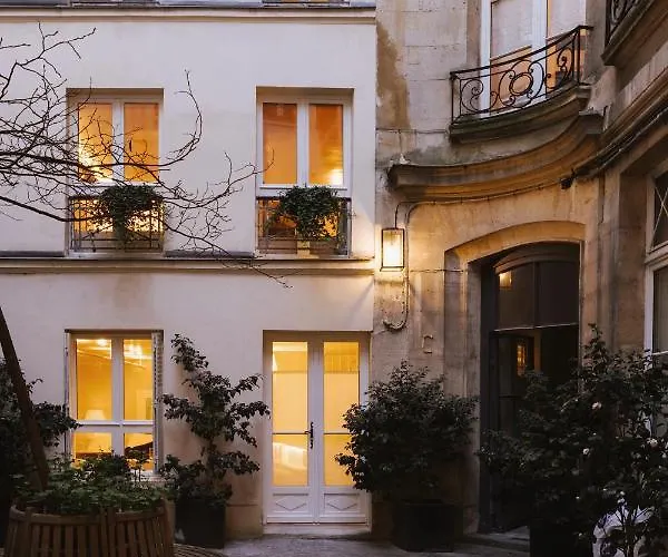 Pied A Terre Tuileries Paris